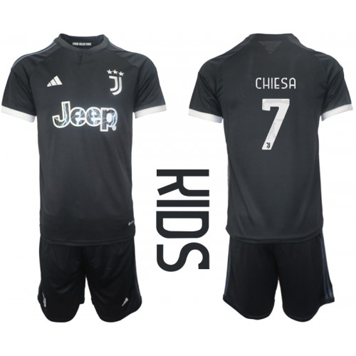 Otroški Nogometni dresi Juventus Federico Chiesa #7 Tretji 2023-24 Kratek Rokav (+ Kratke hlače)